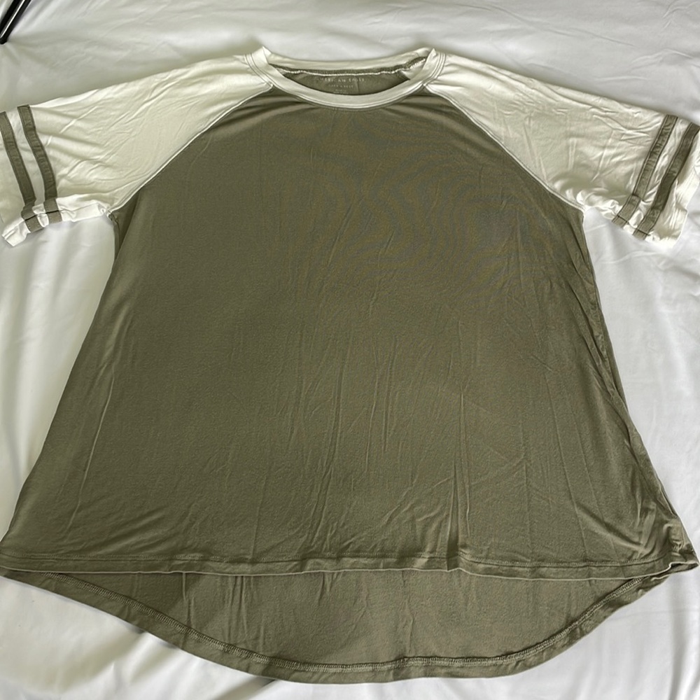 American Eagle - Soft & Sexy Line - Olive Green Tee - Medium